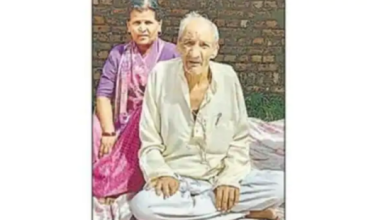 Photo of 91 साल का पिता बैठा आमरण अनशन पर, की बेटे के ट्रांसफर की मांग